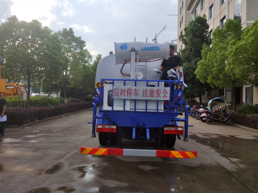 霧泡灑水車廠家