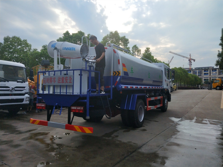 霧泡灑水車廠家