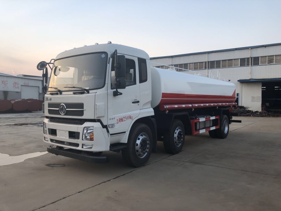 程力環(huán)衛(wèi)灑水車暢銷全球 -湖北程力灑水車廠家價格特惠