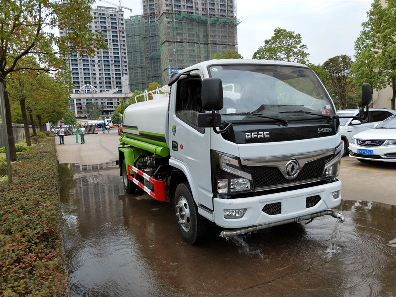 東風(fēng)多利卡噴灑車-灑水車-東風(fēng)多利卡噴灑車廠家直銷-湖北程力