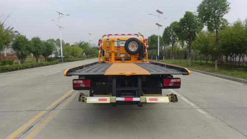 華通牌HCQ5083TQZJX6型清障車