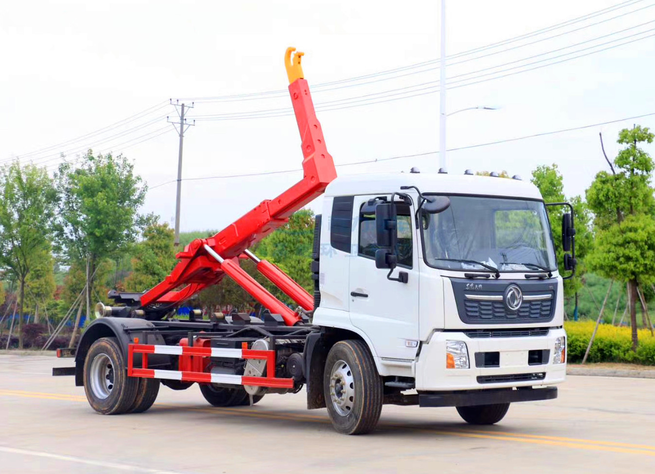 東風天錦勾臂垃圾車-15方勾臂垃圾車